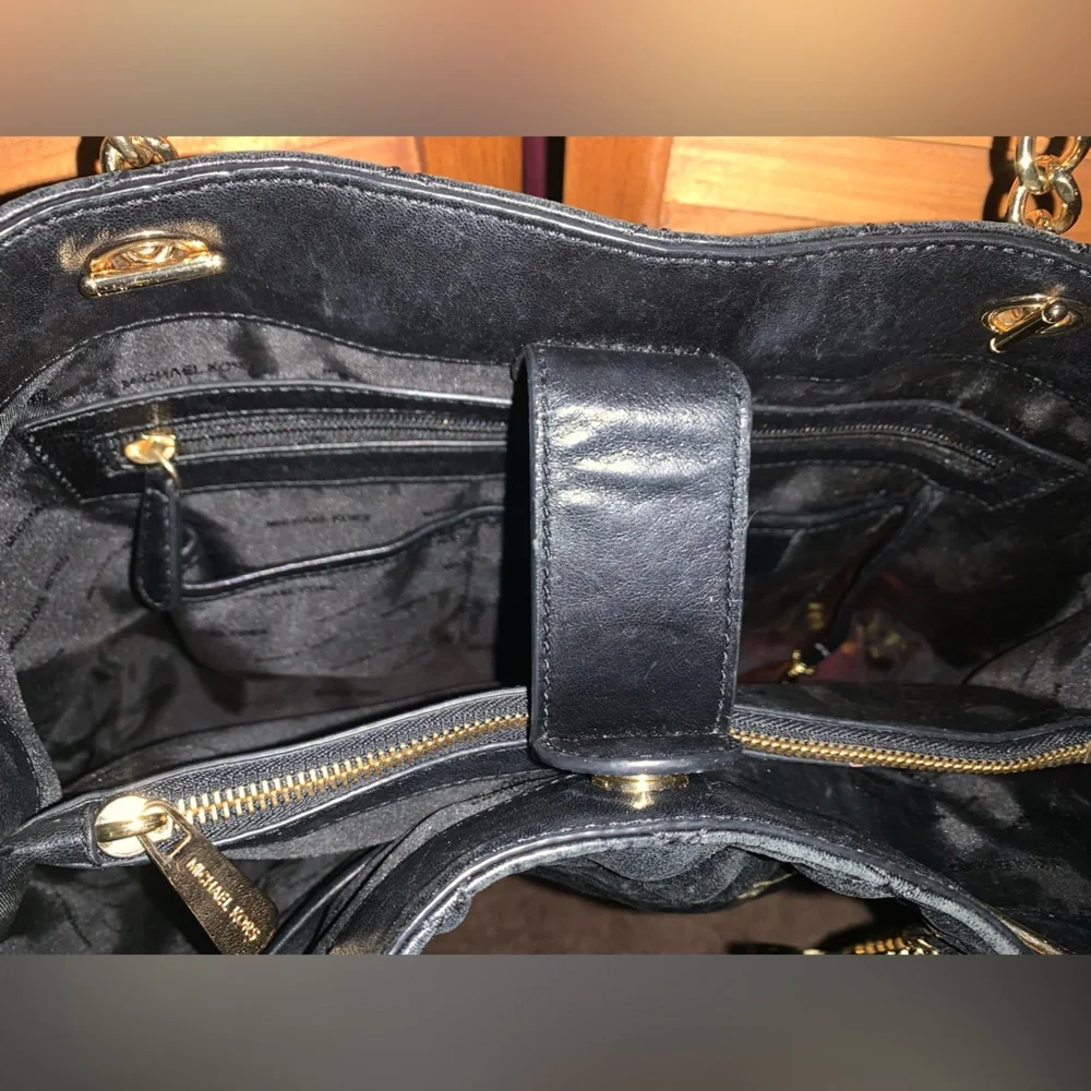 Michael Kors purse. - Picture 10 of 14